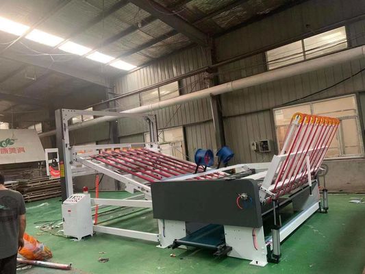 절단 길이 300mm-9999mm 4500 KG 용량과 호러브 보드 스택러 기계